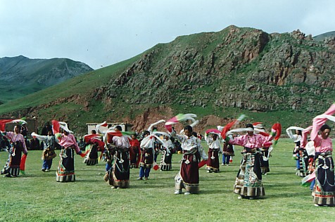 Sangshung pupils in a traditional dance